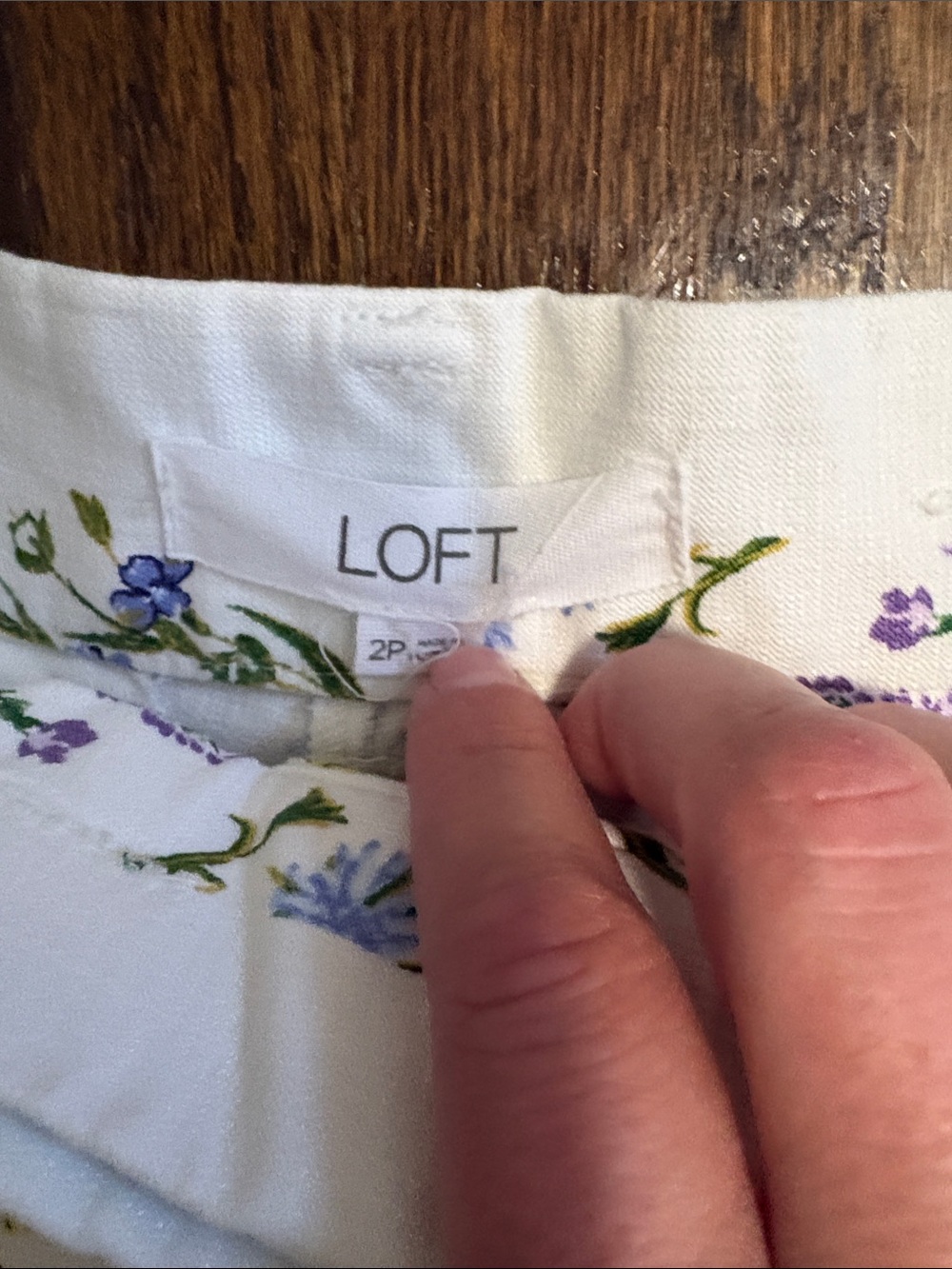LOFT Gentle Bouquet Wildflowers Print Women's Shorts - Picture 4 of 7